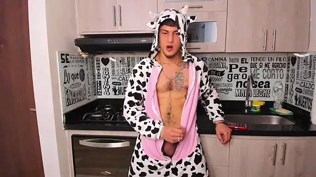 Snapshot of guy_master chatting on 12-29-24, 07:39 guy master online show from 12-29-24, 07:39