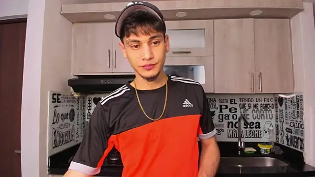 Snapshot of guy_master chatting on 12-30-24, 07:04 guy master online show from 12-30-24, 07:04