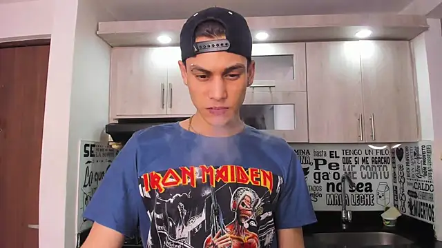 Snapshot of guy_master chatting on 01-04-25, 05:48 guy master online show from 01-04-25, 05:48