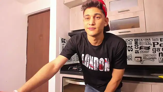 Snapshot of guy_master chatting on 01-06-25, 03:31 guy master online show from 01-06-25, 03:31