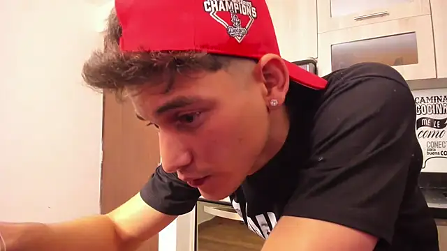 Snapshot of guy_master chatting on 01-06-25, 06:36 guy master online show from 01-06-25, 06:36