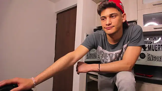 Snapshot of guy_master chatting on 01-07-25, 10:01 guy master online show from 01-07-25, 10:01