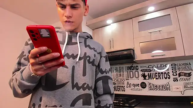 Snapshot of guy_master chatting on 01-09-25, 01:35 guy master online show from 01-09-25, 01:35