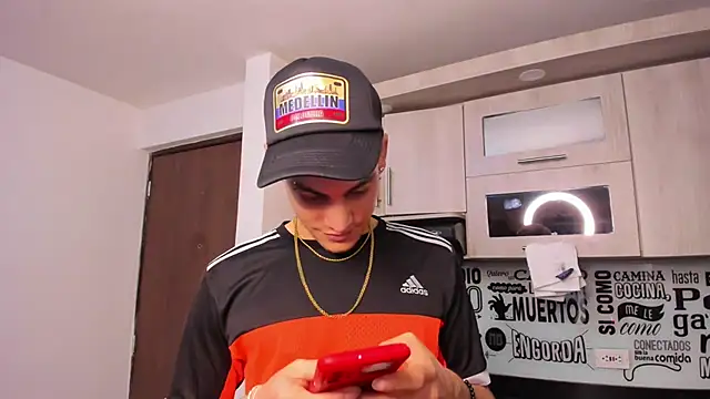 Snapshot of guy_master chatting on 01-11-25, 06:56 guy master online show from 01-11-25, 06:56