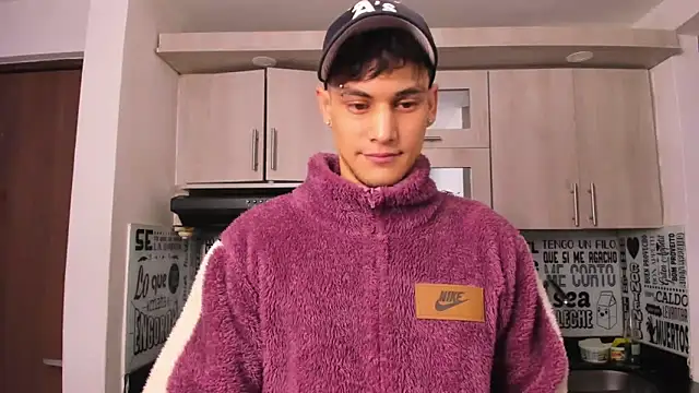 Snapshot of guy_master chatting on 01-13-25, 08:15 guy master online show from 01-13-25, 08:15