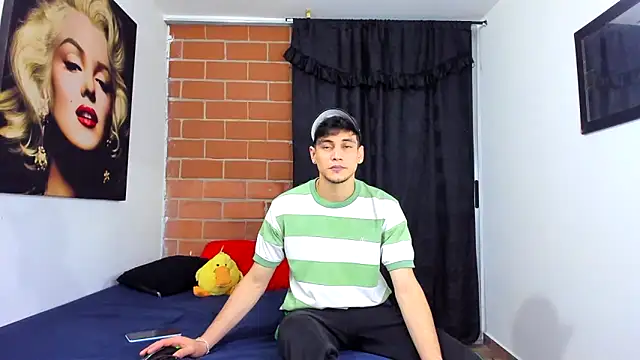 Snapshot of guy_master chatting on 01-22-25, 01:10 guy master online show from 01-22-25, 01:10