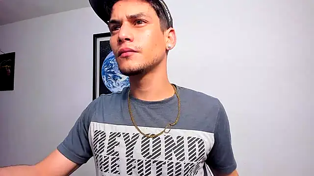 Snapshot of guy_master chatting on 01-27-25, 10:49 guy master online show from 01-27-25, 10:49