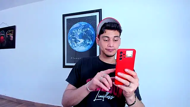 Snapshot of guy_master chatting on 01-29-25, 12:24 guy master online show from 01-29-25, 12:24