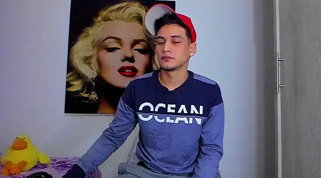 Snapshot of guy_master chatting on 02-23-25, 12:37 guy master online show from 02-23-25, 12:37