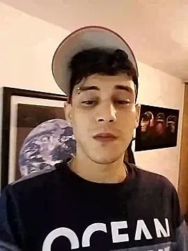 Snapshot of guy_master chatting on 03-22-25, 10:39 guy master online show from 03-22-25, 10:39