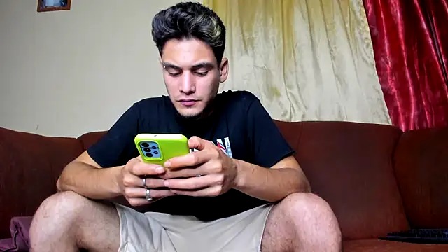 Snapshot of guy_master chatting on 12-20-25, 05:58 guy master online show from 12-20-25, 05:58