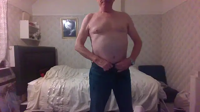 Snapshot of shaun63m chatting on 04-12-26, 01:43 shaun63m online show from 04-12-26, 01:43