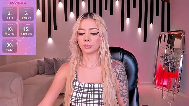 HannaConnor  online show from 10-13-25, 08:53