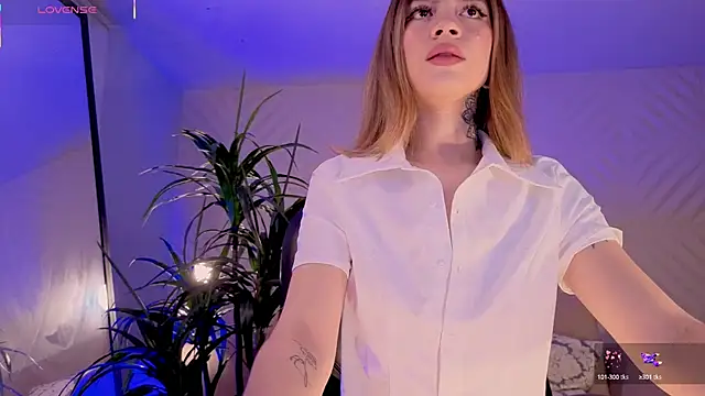 ViolettHansson online show from 02-18-25, 09:42