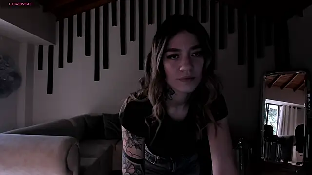 ViolettHansson online show from 09-10-25, 06:52