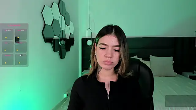 ViolettHansson online show from 10-16-25, 08:54