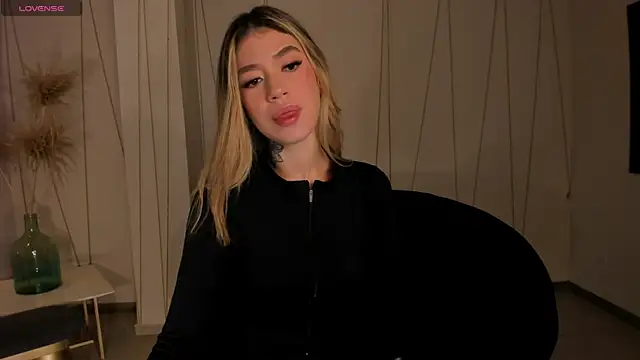 ViolettHansson online show from 01-09-26, 11:35