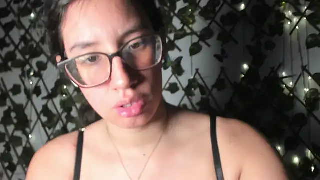 CoralineSanchez online show from 10-17-25, 03:31