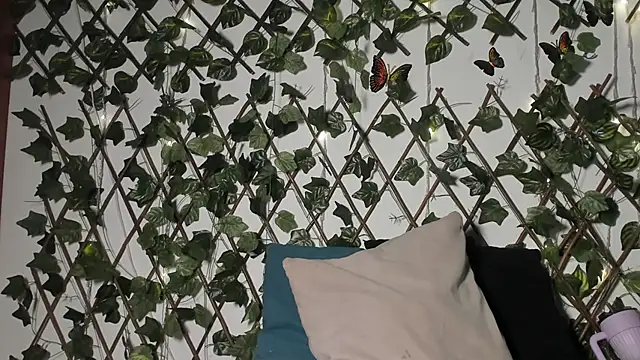 CoralineSanchez online show from 10-18-25, 03:31