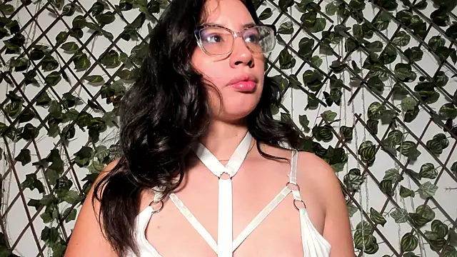 Snapshot of CoralineSanchez chatting on 03-27-26, 07:24 CoralineSanchez online show from 03-27-26, 07:24