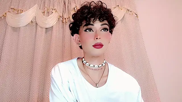 Snapshot of Marian_LV chatting on 12-14-25, 11:53 Marian LV online show from 12-14-25, 11:53