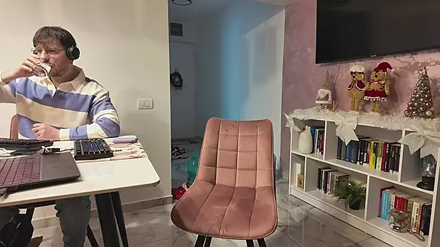 Snapshot of ValeriaGrey chatting on 12-04-25, 12:14 ValeriaGrey online show from 12-04-25, 12:14