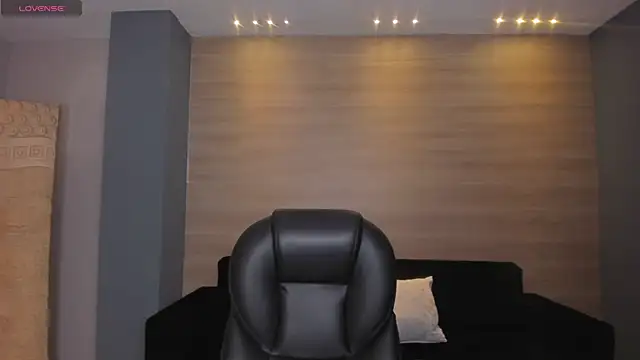 Snapshot of AnaisNin chatting on 02-04-25, 11:49 AnaisNin online show from 02-04-25, 11:49