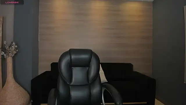 Snapshot of AnaisNin chatting on 02-08-25, 12:17 AnaisNin online show from 02-08-25, 12:17