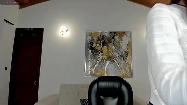 Snapshot of AnaisNin chatting on 10-02-25, 02:51 AnaisNin online show from 10-02-25, 02:51
