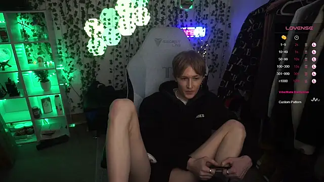 Snapshot of twinkben chatting on 02-22-25, 08:09 twinkben online show from 02-22-25, 08:09