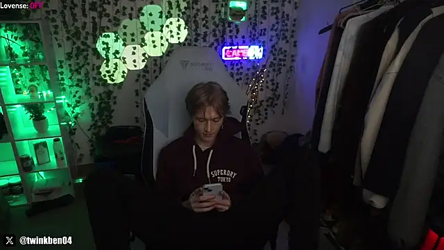 Snapshot of twinkben chatting on 03-01-25, 08:53 twinkben online show from 03-01-25, 08:53