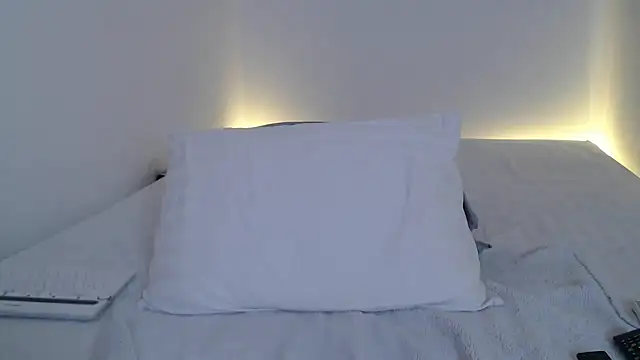 Snapshot of __Meow chatting on 12-22-24, 06:28 Meow online show from 12-22-24, 06:28