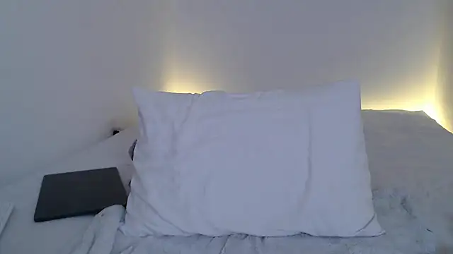 Snapshot of __Meow chatting on 01-03-25, 08:54 Meow online show from 01-03-25, 08:54