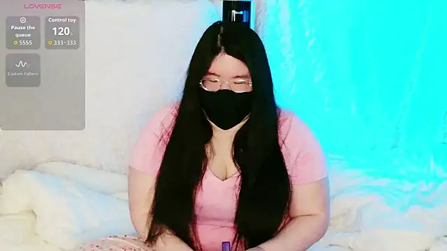 Snapshot of Kara-Nuna chatting on 05-17-26, 04:10 Kara-Nuna online show from 05-17-26, 04:10