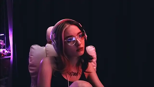 Avi Nile online show from 12-27-24, 11:10