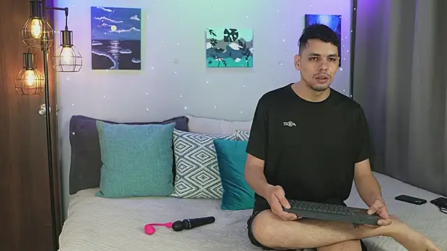 Snapshot of Cleoanubis- chatting on 10-25-25, 05:26 Cleoanubis- online show from 10-25-25, 05:26