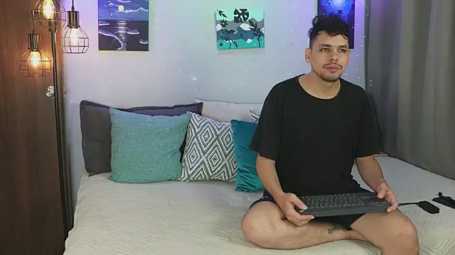 Snapshot of Cleoanubis- chatting on 10-30-25, 07:43 Cleoanubis- online show from 10-30-25, 07:43