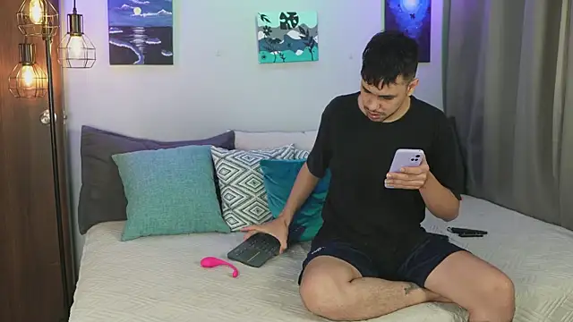 Snapshot of Cleoanubis- chatting on 10-31-25, 06:03 Cleoanubis- online show from 10-31-25, 06:03