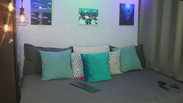 Snapshot of Cleoanubis- chatting on 11-09-25, 07:17 Cleoanubis- online show from 11-09-25, 07:17