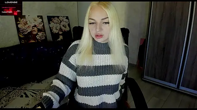 Snapshot of Stella__Cox chatting on 10-12-25, 05:06 Stella Cox online show from 10-12-25, 05:06