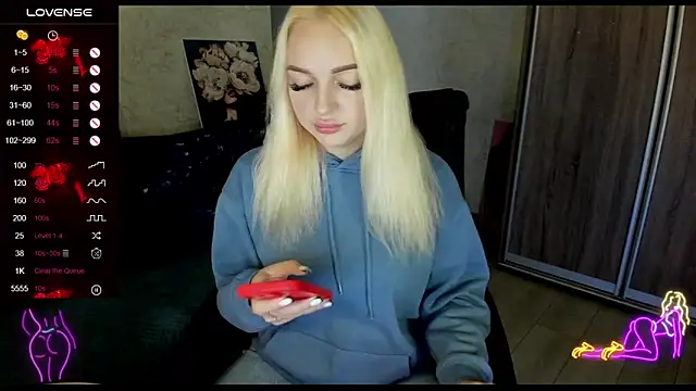 Snapshot of Stella__Cox chatting on 10-16-25, 05:19 Stella Cox online show from 10-16-25, 05:19