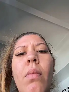 Snapshot of andreinitahg chatting on 10-01-25, 11:05 andreinitahg online show from 10-01-25, 11:05