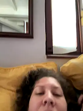 Snapshot of andreinitahg chatting on 12-17-25, 12:11 andreinitahg online show from 12-17-25, 12:11