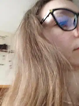 Snapshot of Milky_flexy_cat chatting on 03-14-25, 02:08 Milky flexy cat online show from 03-14-25, 02:08