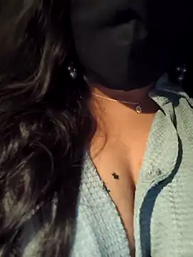 Snapshot of Tanvi-patil chatting on 12-22-25, 11:57 Tanvi-patil online show from 12-22-25, 11:57