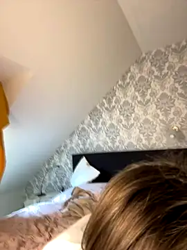 JuicyFruits93 online show from 09-30-25, 12:10