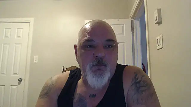 Newfiesausage1972 online show from 02-16-25, 01:38