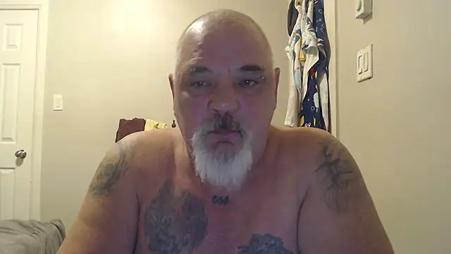 Newfiesausage1972 online show from 03-12-25, 07:38