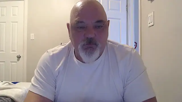 Newfiesausage1972 online show from 03-20-25, 01:26