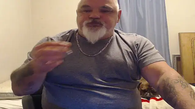 Newfiesausage1972 online show from 09-27-25, 05:12